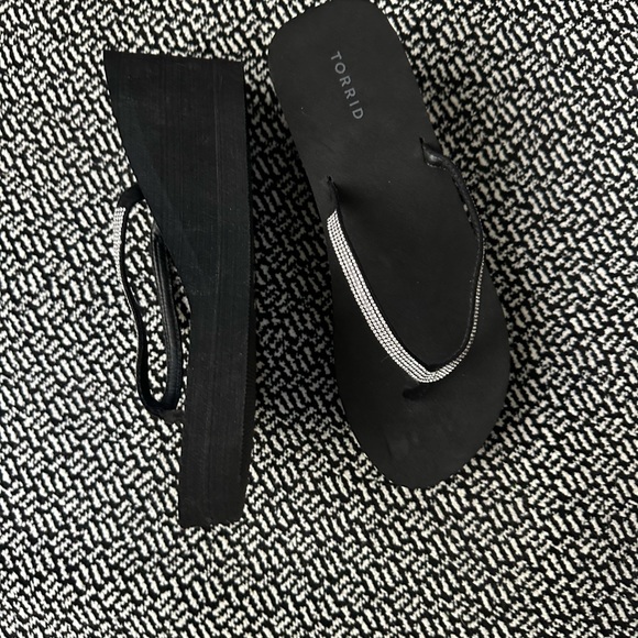 Torrid wedge flip flops - Picture 2 of 4